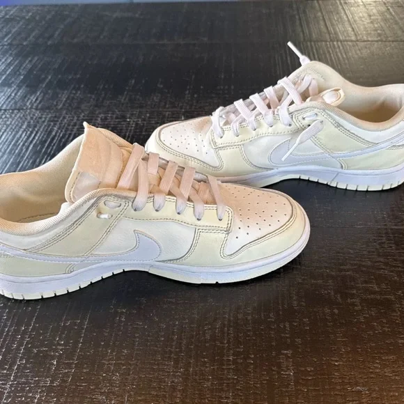 Nike Dunks size 9 women's size 7.5 men's. - Picture 4 of 7